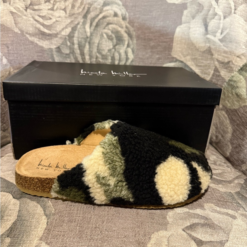 BNIB Nicole Miller Camouflage Indoor/Outdoor Slippers Sz 7
